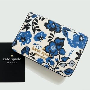 Kate Spade Madison Vase Floral
Saffiano Card Case Wallet KM056
Blue White NWT